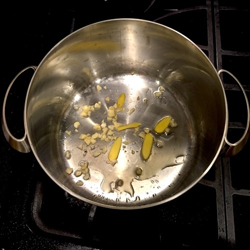 Ngây ngất với cánh gà chiên mắm đậm đà, giòn ngon