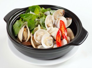 Nghêu hấp chấm nước mắm sả