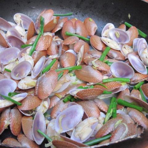 Cách làm nghêu lụa xào bơ tỏi