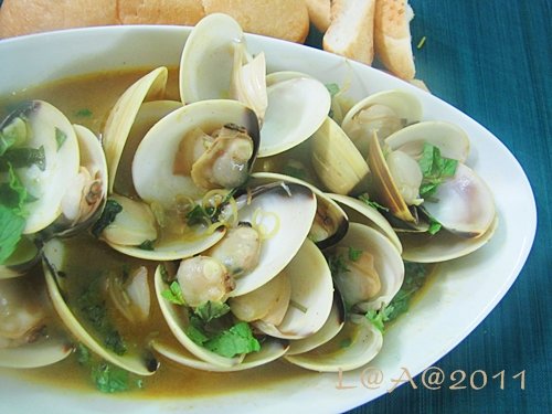 Nghêu nấu cà-ri