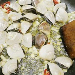 Cách làm nghêu xào bơ