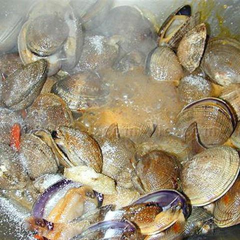 Cách làm nghêu xào húng quế