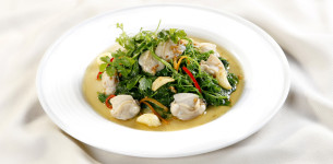 Nghêu xào lá khổ qua