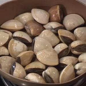 Cách làm nghêu xào lá lốt