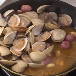 Cách làm nghêu xào lá lốt