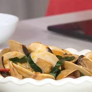 Cách làm nghêu xào lá lốt
