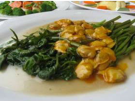 Nghêu xào rau muống