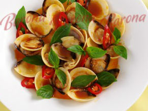 Nghêu xào rau quế chua ngọt