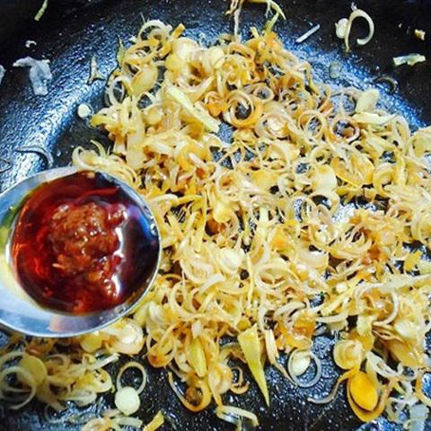 Cách làm nghêu xào sả ớt