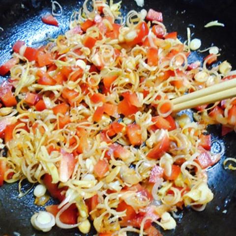 Cách làm nghêu xào sả ớt