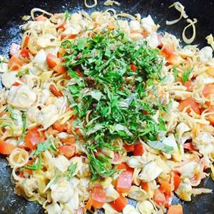 Cách làm nghêu xào sả ớt