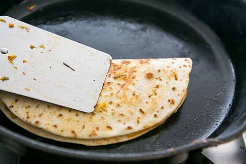 Ngô chiên trứng muối thơm nức mũi, giòn ngon, bạn đã thử chưa