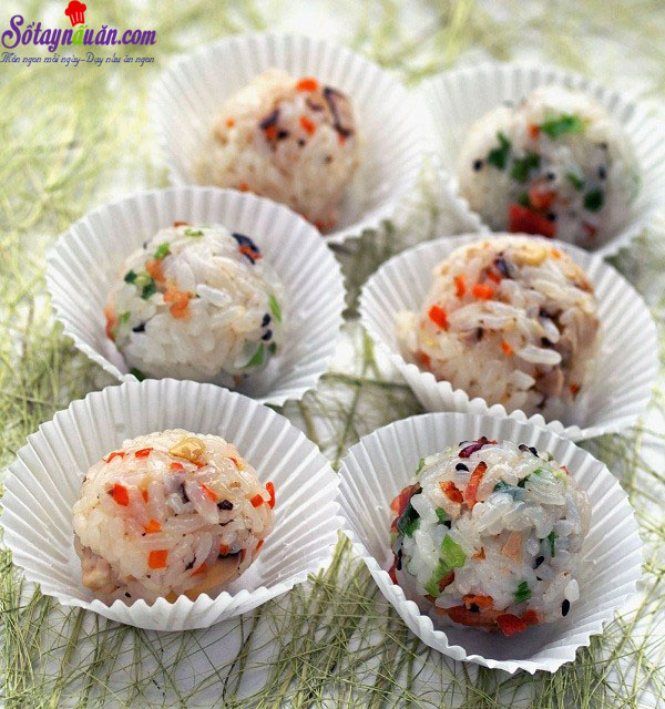 Ngộ nghĩnh cơm viên nắm tay Jumeok Bap của xứ sở kim chi