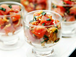 Ngon, bổ với salad cá hồi