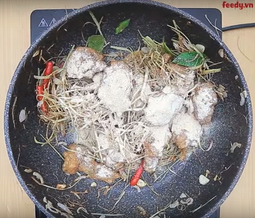 Ngon đã đời với món gà viên sốt bơ lạc nóng hồi, mềm thơm