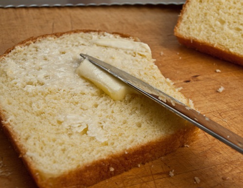 Ngon hết nấc với bánh cuộn mè đen mềm dẻo