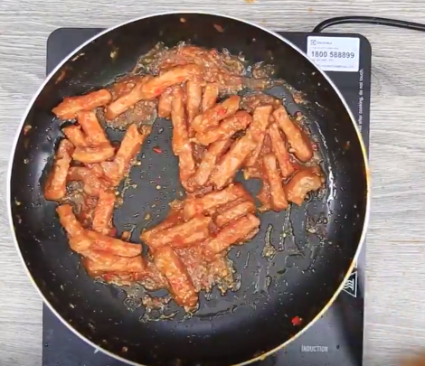 Ngon hết sẩy với món chân gà xào cay kiểu Hàn sần sật, tê tê đầu lưỡi