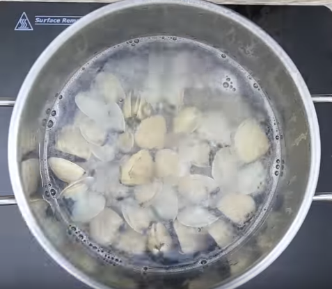 Ngon khó cưỡng với bánh chuối nướng vàng ươm, thơm lừng gian bếp