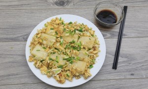 "Ngon khó cưỡng" với món bánh núm dừa giòn tan