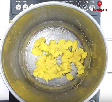 Ngon không cưỡng nổi với món gỏi cá chỉ vàng xoài xanh giòn giòn, hấp dẫn