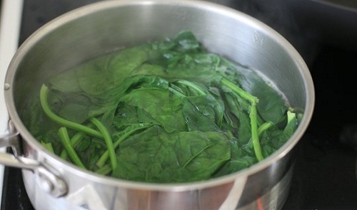 Ngon mê mẩn món mỳ gà nấu nước dừa