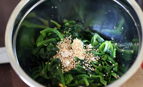 Ngon mê mẩn món mỳ gà nấu nước dừa