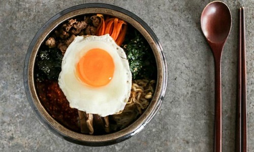 Ngon mê mẩn món mỳ gà nấu nước dừa