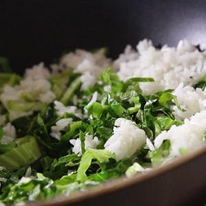 Cách làm cơm chiên khoai môn lạp xưởng