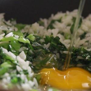 Cách làm cơm chiên khoai môn lạp xưởng