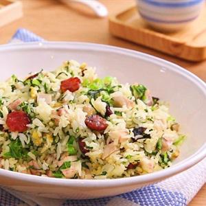 Cách làm cơm chiên khoai môn lạp xưởng