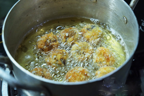 Ngon ngất ngây với món gà bơ mật ong giòn tan ăn là mê