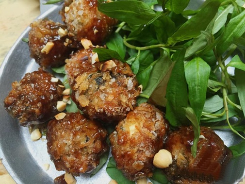 Ngon ngất ngây với món gà bơ mật ong giòn tan ăn là mê