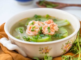 Ngọt mát canh bầu nấu tôm
