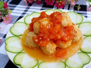 Ngọt ngon lạ miệng với thịt viên cà rốt sốt cà chua