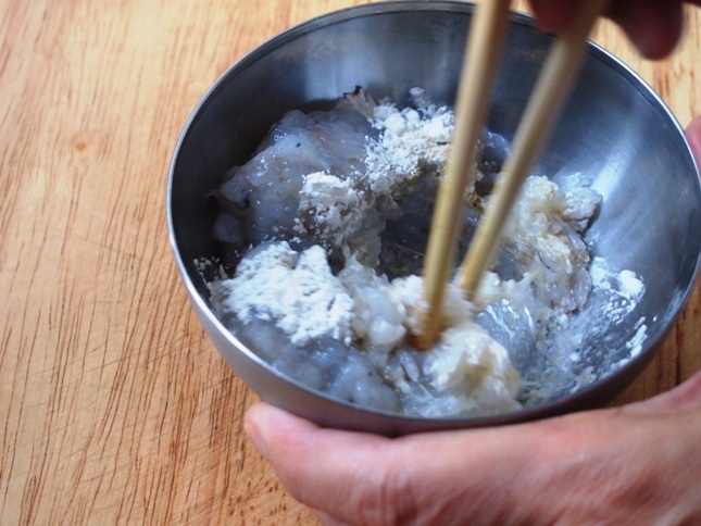 Ngọt thơm sinh tố táo bí đỏ cho cả nhà "mê mệt"