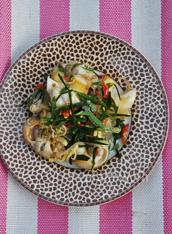 Nhậu ngon với món gỏi ốc lá chanh