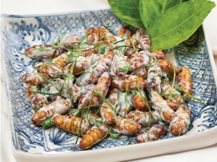 Nhộng rang lá chanh