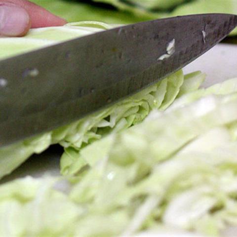 Cách làm nộm bắp cải bò khô