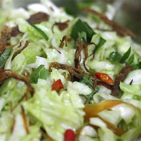 Cách làm nộm bắp cải bò khô