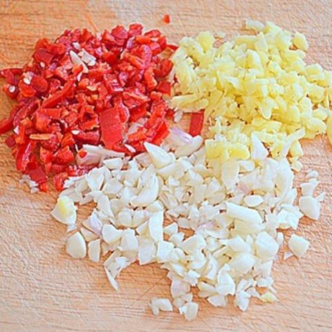 Cách làm nộm bắp cải tím