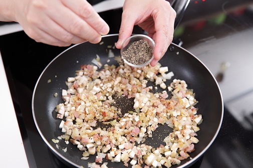 Nộm củ cải đỏ cay giòn tê tê nơi đầu lưỡi