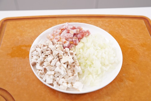 Nộm củ cải đỏ cay giòn tê tê nơi đầu lưỡi