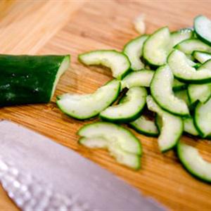 Cách làm nộm gà dưa leo