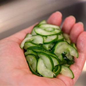 Cách làm nộm gà dưa leo