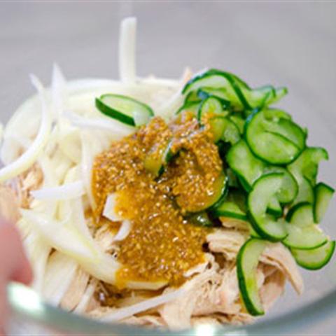 Cách làm nộm gà dưa leo