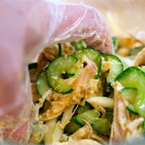 Cách làm nộm gà dưa leo