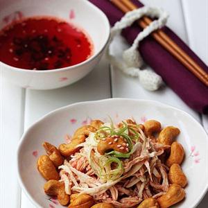 Cách làm nộm gà trộn hạt điều