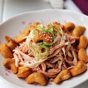 Cách làm nộm gà trộn hạt điều