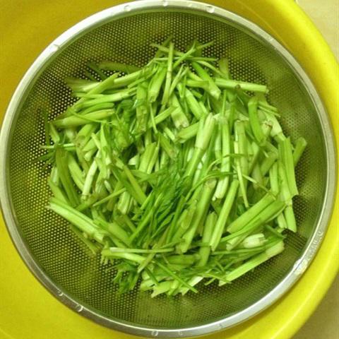 Cách làm nộm rau cần chà bông