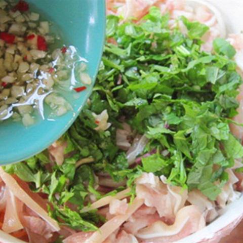 Cách làm nộm xoài tai heo